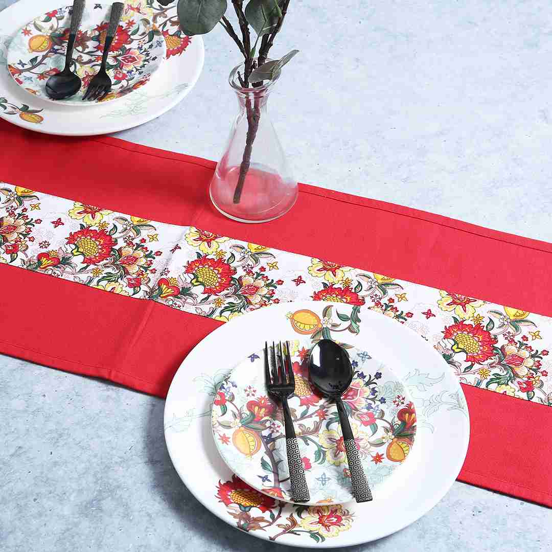 Como Table runner with floral print - Red - Image 5